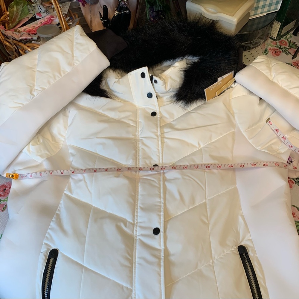 🌷HP🌷❤️🌟Price Drop🌟❤️Michael Kors Snowy White Puffer with Black Faux Fur Trim - Picture 11 of 16